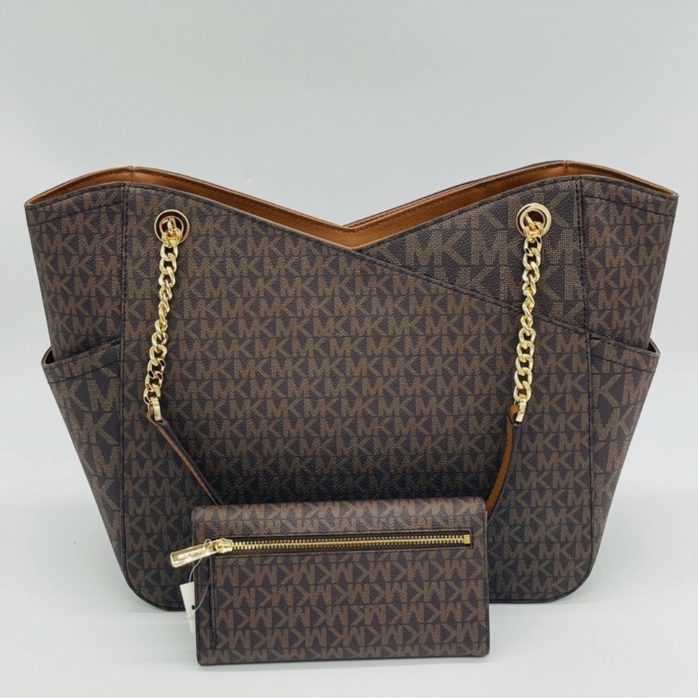 Michael Kors Large X Chain Shoulder Tote Bag &
Trifold Wallet - Picture 4 of 13